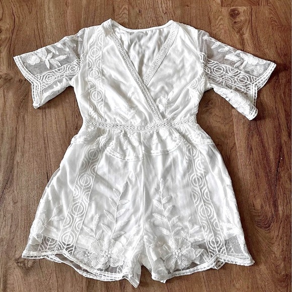Windsor Laced white romper (SHIP SAME DAY/NEXT DAY) - Picture 1 of 2
